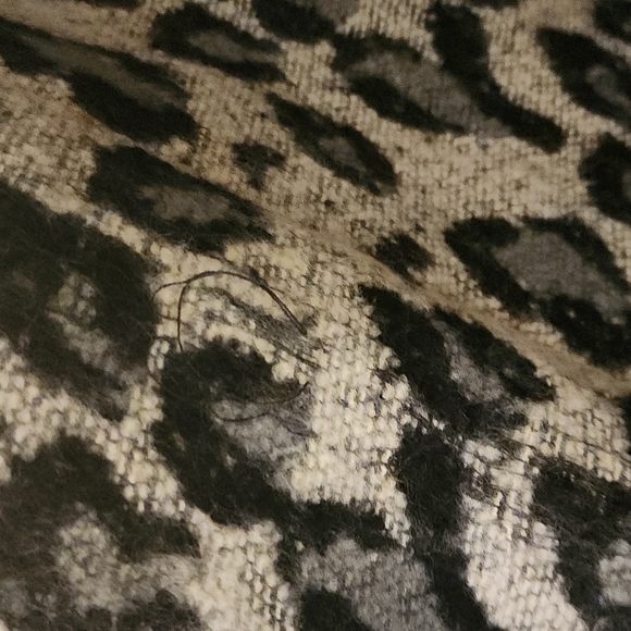 Leopard print scarf - Picture 5 of 10